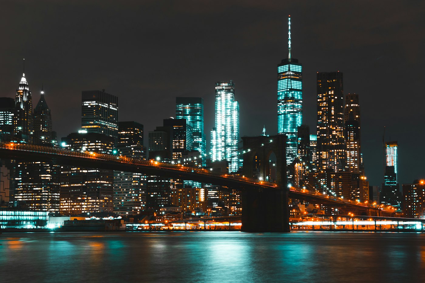 Brooklyn Bridge and Manhattan skyline at night
